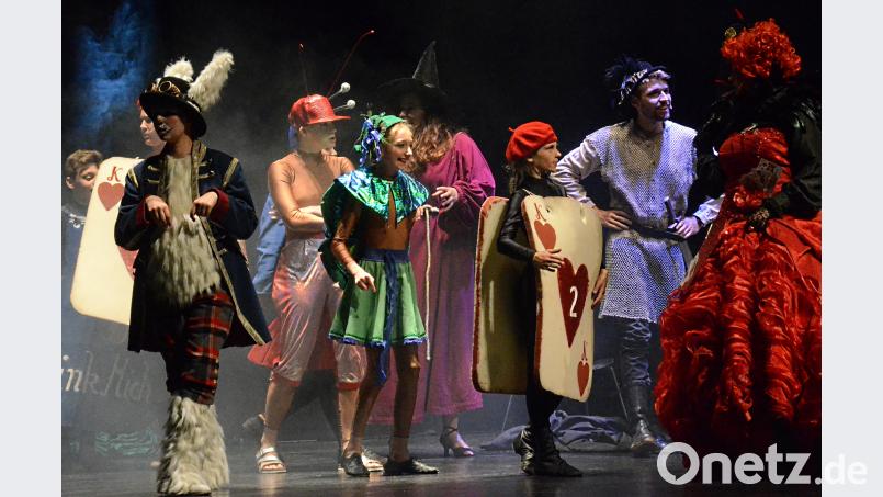Das Junge LTO präsentiert Performances der Kinder- und Jugendkurse und Ausschnitte aus "Alice im Wunderland" von Tina Lorenz. uz