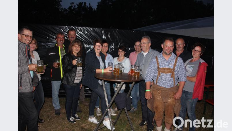 Party-Laune bei der Apres-Skiparty am Freitagabend. kro