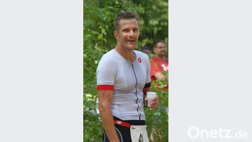 Ein strahlender Sieger: Matthias Eckmeyer gewann zum dritten Mal in Folge den Tirschenreuther Volkstriathlon am Rothenbürger Weiher. gb