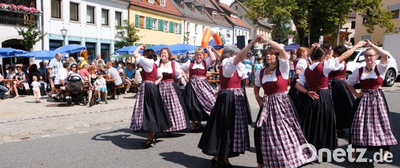 Das Straßenfest der Raiffeisenbank Floß/Flossenbürg ist ein Höhepunkt im Jubiläumsjahr. le