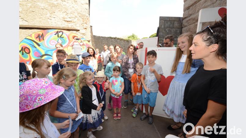 Doris Hofmann und Antonia Kappl stellen sich den Fragen der Kinder. BEY