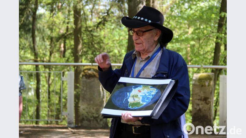 Geopark-Ranger Raimund Röttenbach bringt Natur anschaulich näher. JRH
