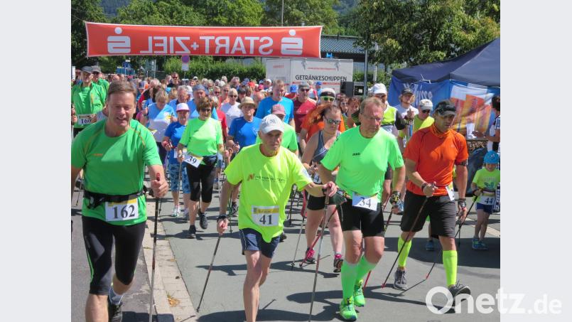 247 Nordic Walker machen sich auf die Strecken mit einer Länge von 7 bis 21,5 Kilometer. op