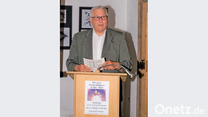 Dr. Wolf-Dieter Hamperl bei seinem Vortrag im Stadtmuseum. Auch der Chirurg und ehemalige Chefarzt ist mit seiner Familie aus Tachau vertrieben worden. TU