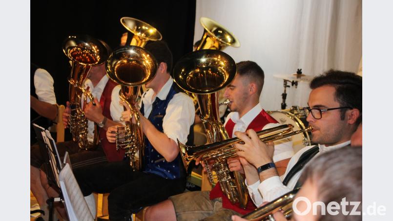 Blasmusik vom Feinsten präsentierte das Kreisorchester des Landkreises. kro