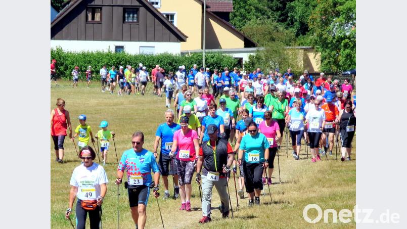 Ein Großteil der Distanz führt über Feldwege und Wiesen op