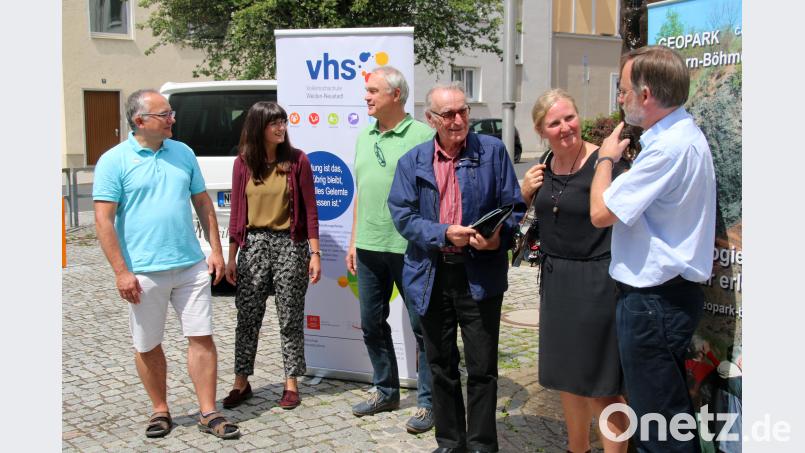 Die Macher hinter dem Geopark-Trainingslager: (von links) VHS-Vertreter Harald Krämer, Geopark-Mitarbeiterin Maria Schnabel, VHS-Macher Leonhard Dietrich, die Ranger Raimund Röttenbach und Astrid Locke-Paul sowie Geopark-Chef Andreas Peterek. JRH