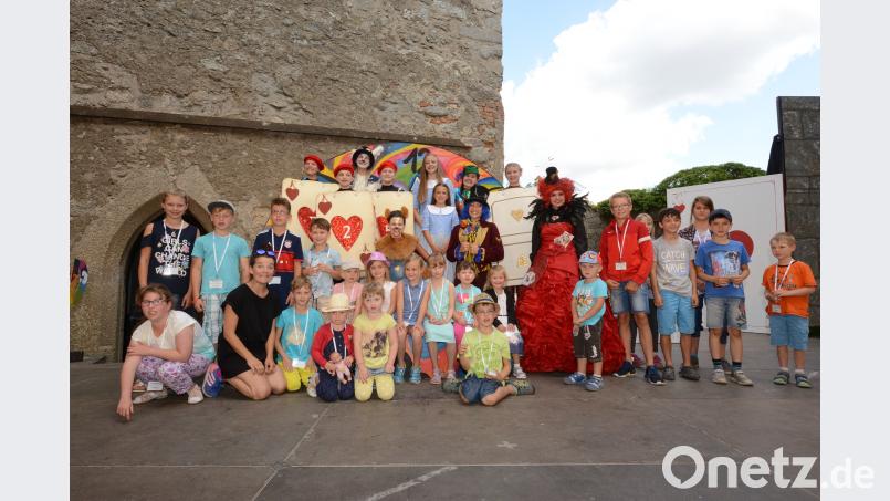 Für die kleinen Gäste von Oberpfalz-Medien gibt es ein Erinnerungsfoto mit dem Schauspielern. BEY