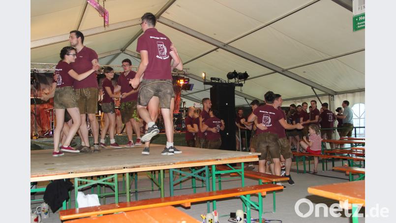 Überall tanzten die Kirwapaare. ral