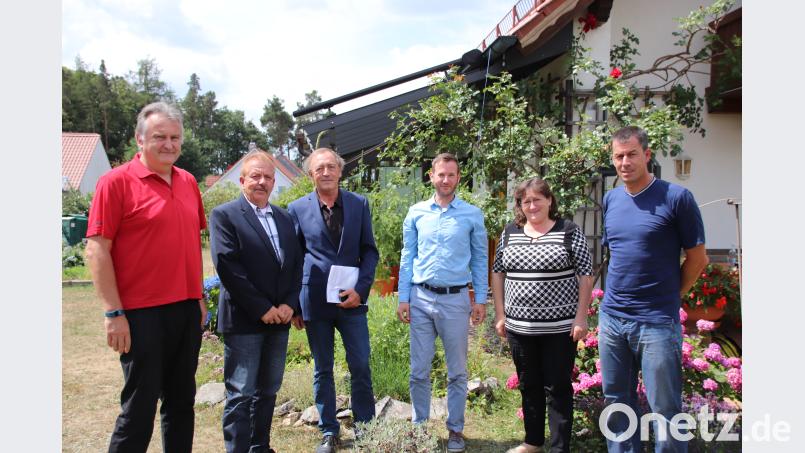 Bundestagsabgeordnete Marianne Schieder (Zweite von rechts) und Landtagsabgeordneter Franz Schindler (Dritter von links) sprachen im Beisein des Chamer SPD-Kreisvorsitzenden Franz Kopp (Mitte) mit den Vertretern der Bundespolizei-Gewerkschaft Hans Nelz, Thomas Rudlof (von links) und Horst Wildnauer (rechts). Bild: Dobler