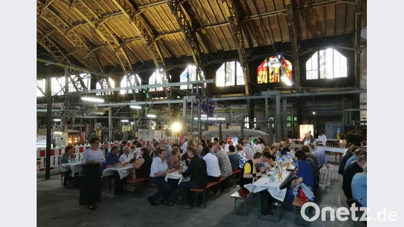 Ein Höhepunkt der überregionalen Fachtagung war der Hüttenabend in der denkmalgeschützten Glashütte. exb