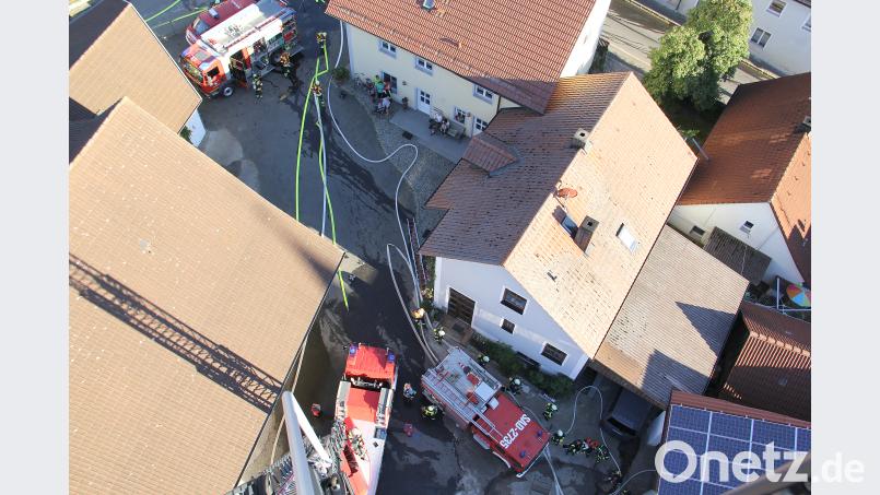 Ein Blick auf den Haberlbauernhof, der als zentraler Punkt für Löschangriff und Personenrettung diente, sowie auf einen kleinen Teil des Übungsobjektes. boj