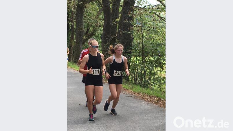 Frederika Uschold und Miriam Reisnecker gewannen zeitgleich die Damenkonkurrenz über 10 km. chl