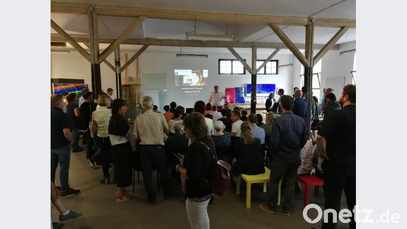 Ein aufmerksames Publikum hatte Geschäftsführer Hans Reiner Meindl bei seiner Präsentation über die Verwendung von Lamberts-Glas in der Denkmalpflege. Rund 100 Experten informierten sich am Montag und Dienstag bei einer Fachtagung in Waldsassen. exb