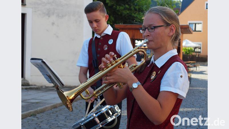 Sophie Rüth mit dem Trompetensolo beim Lied zum guten Kameraden. SÖN