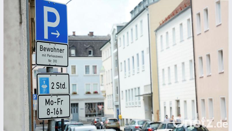 Anlieger-Parken ausdehnen, dafür aber die kostenlosen zweistündigen Parkscheiben-Zeiten beenden, fordert Christian Salzhuber mit der CSU-Stadtmitte Schönberger