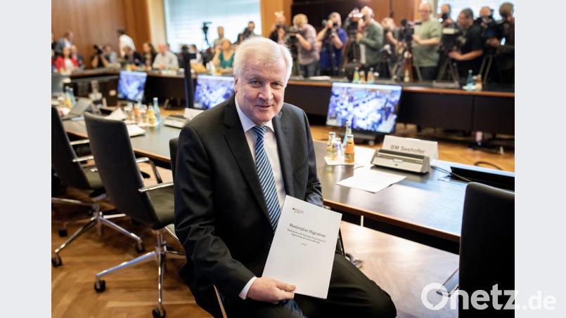 Horst Seehofer (CSU), Bundesminister des Innern, für Bau und Heimat, stellt den «Masterplan Migration» im Bundesinnenministerium vor. Kay Nietfeld/dpa