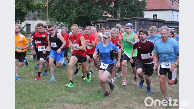 Die DJK Falkenberg lädt am 13. Juli zum 20. Waldnaabtal-Crosslauf ein, einem der schönsten Läufe in der Region. Unser Bild zeigt den Start aus dem vergangenen Jahr. Rosner, Konrad