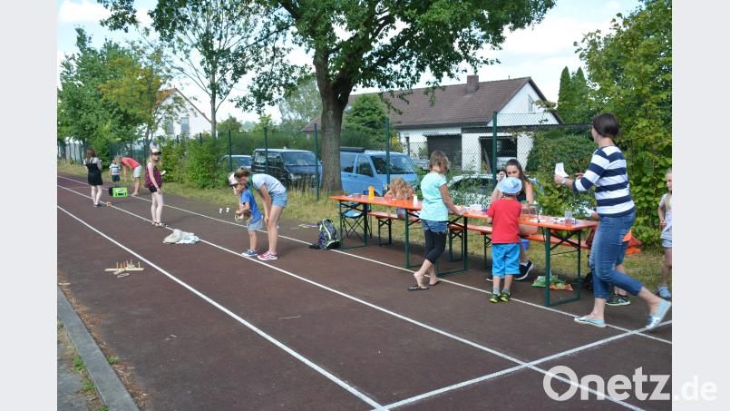 Ein gutes Auge und etwas Glück braucht es beim Ringewerfen. ak