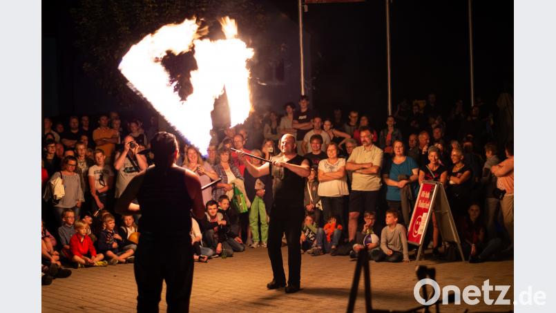 Bei der Show von &quot;Ultima Lux&quot; brennt die Luft. pml