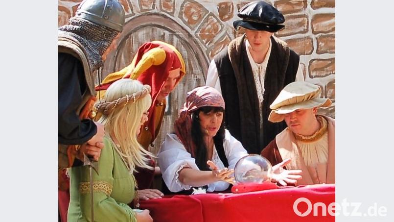 Man darf gespannt sein, was sich die Katholische Theatergruppe wieder ausgedacht hat. RGR