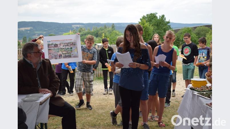 Mit launigen Texten berichteten die Schüler von ihrer Erfahrung mit dem Schulgarten. bnr