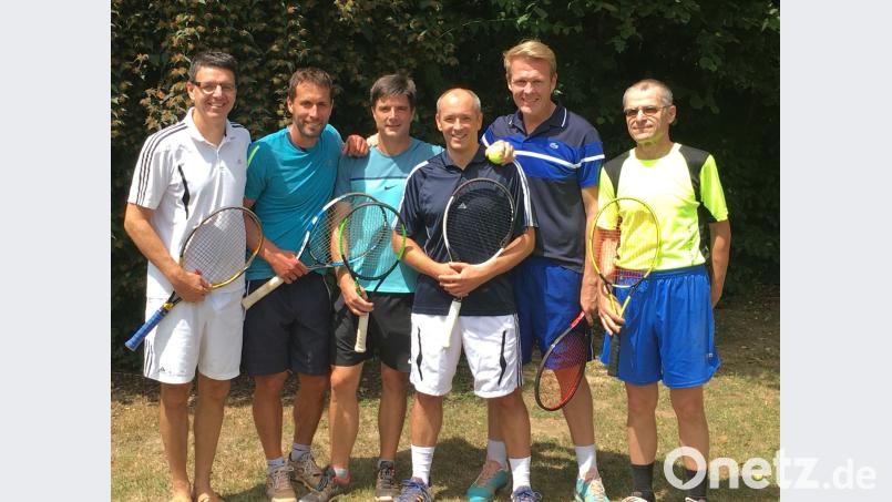 Die Herren 40 des TSV Detag Wernberg steigen in die Bayernliga auf (von links): Peter Meier, Peter Toman, Alexander Cistecky, Simon Dobmeier, Holger Weiß und Jiri Ruzicka. Es fehlt Jürgen Nimbs. exb