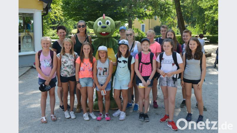 Im Freizeitpark Schloss Thurn verbringen die Ministranten von St. Ägidius einen erlebnisreichen Tag. rha