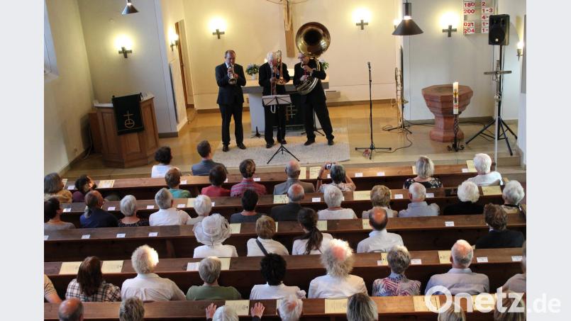 Auch mit ihren Eigenkompositionen brillieren Matthias Grabsch (rechts) mit Posaune und Bass-Posaune und Jürgen Hahn (links) mit Trompete und Flügelhorn. Power auch mit 75 Jahren: Richard Roblee mit Posaune und Gesang. cs