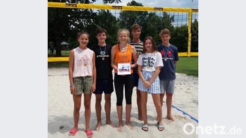Das erfolgreiche Team (von links): Lucy Riß (8a), Marco Nanka (10b), Lisa Großmann (9a), Julian Zoll (9b), Alina Dotzler (8a) und Jonathan Helm (8c). (exb)