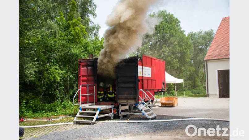 Ein bisschen wie im Film „Backdraft“: So sieht’s aus, wenn man im dichten Qualm nichts sieht. Michael Lang
