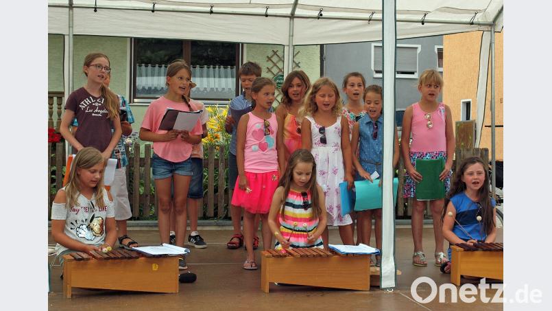 Beim Lummerlandlied wurde der Schulchor von drei Xylophonen begleitet. sön