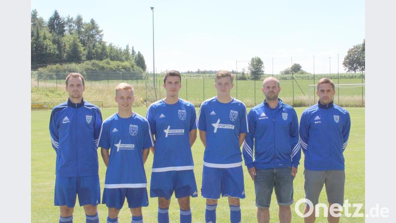 Die Neuzugänge des TuS Kastl (von links): Trainer: Andy Wendl, Fabian Scherer, Dominik Hüttner, Johannes Bleisteiner, Co-Trainer: Michael Hufnagel und Daniel Riehl. hon