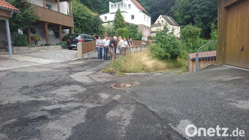 Der Bauausschuss ist sich einig: In der Ortsstraße „Am Krähenhügel“ muss dringend etwas gemacht werden. Außerdem soll die Verlängerung, die in die Tulpenstraße nach Neuhaus führt, ebenfalls asphaltiert werden. Lowak
