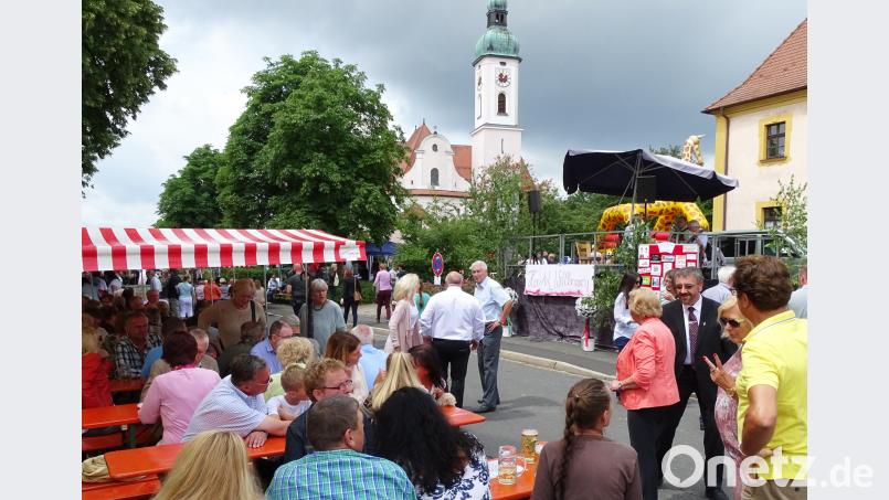 Zum dritten Mal lädt die Dorfgemeinschaft Neunkirchen mit einem attraktiven Rahmenprogramm und Public Viewing mit WM-Endspiel zum Dorffest. Archivbild: Dobmeier Dobmeier