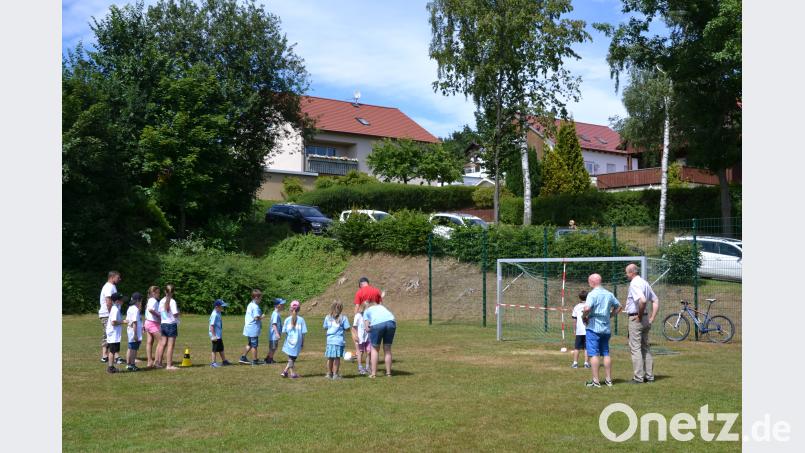 Beim Elfmeterschießen zeigen die Schüler ihre Treffsicherheit. plym