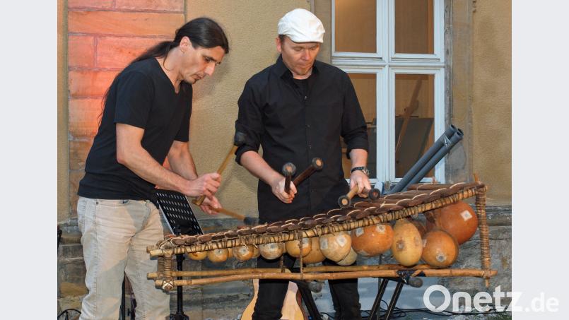 Peter Knoll (links) und Frank Wendeberg am Balafon sön