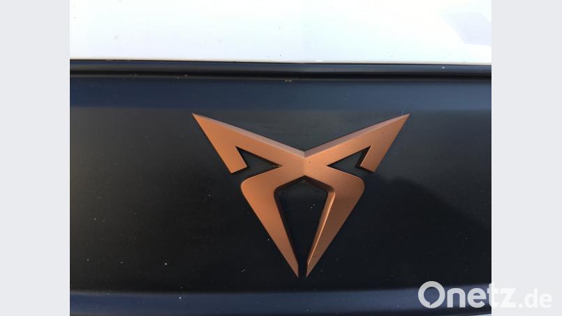 Das Cupra-Logo erinnert an ein indianisches Stammeszeichen. Michael Ascherl
