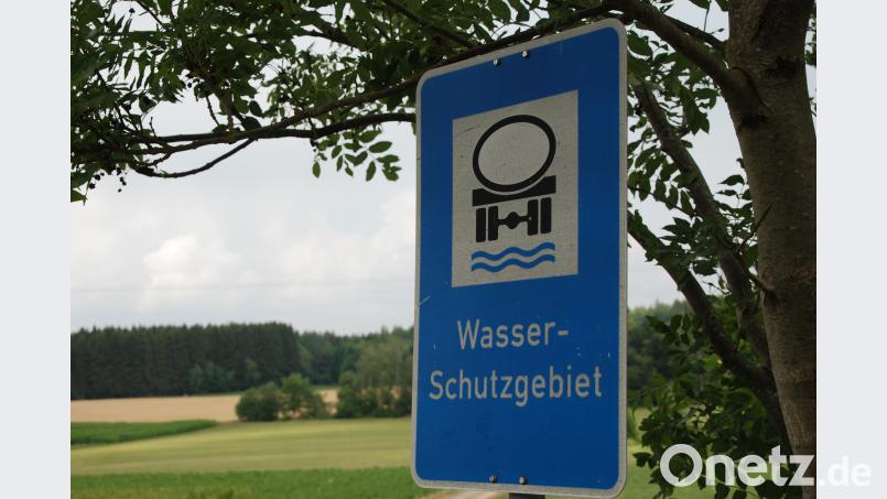 Drei landwirtschaftliche Grundstücke im Wasserschutzgebiet Hanau werden in das Sondergebiet &quot;Photovoltaik-Freiflächenanlage&quot; aufgenommen. Portner