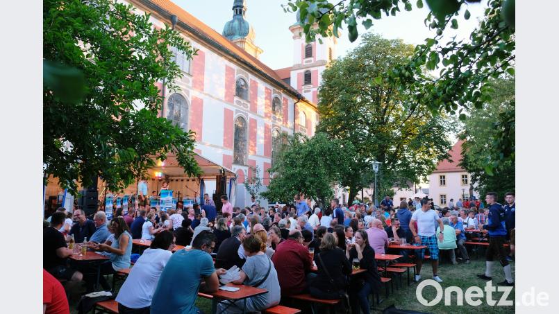 Bürgerfeststimmung in Speinshart: das bedeutete viele Stunden guter Laune im Kreise Gleichgesinnter. do