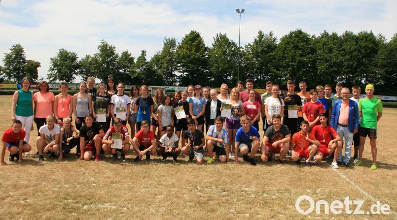 Mitmachen, mitkämpfen und am Ende gewinnen hieß es beim diesjährigen Kreissportfest, das vor wenigen Tagen im Wiesauer Sportzentrum ausgetragen wurde. Dabei präsentierten sich die mehr als 300 ausgewählten Leichtathleten aus den Mittelschulen des Landkreises wieder bestens in Form. wro