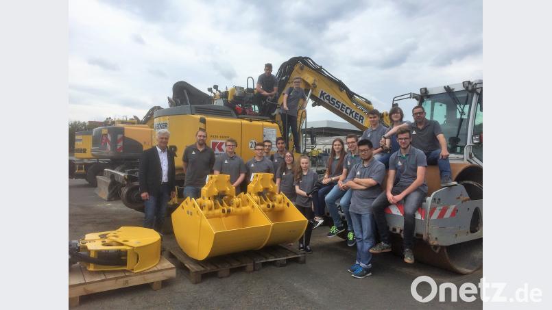 Die Technik-Schüler der Fachoberschule Marktredwitz besuchten die Firma Kassecker in Waldsassen. exb