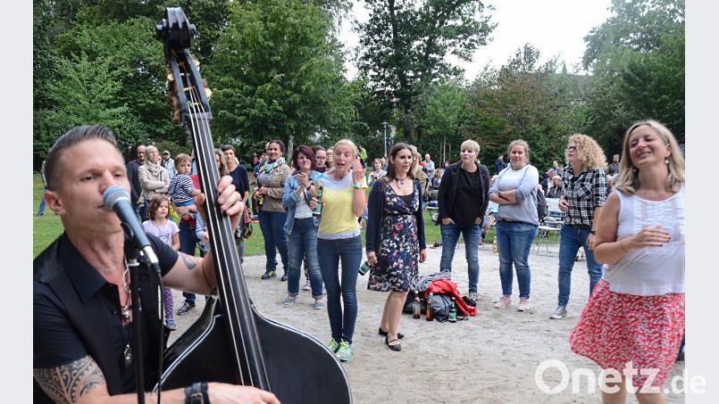 Die Rhythmen verlocken zum Tanz.. Kunz