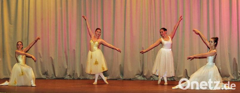 In die Welt des Spitzentanzes entführten die Elevinnen der Ballettschule Evelina Yosifova ihr Publikum. Dobmeier