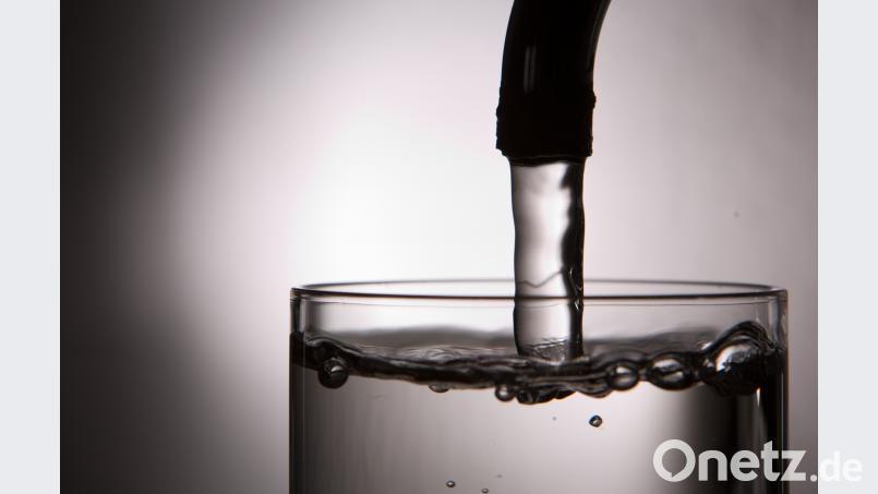 Mit Keimen verunreinigt ist das Wasser im Gebiet des Zweckverbands zur Wasserversorgung Neunaigen/Kemnath. Es sollte abgekocht werden. dpa