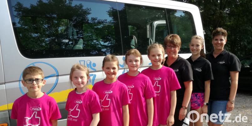 Beim Gau-Cup Turnwettbewerb in Donaustauf für den Turnverein Waldsassen am Start waren (von links) Simon Eckstein, Isabell Seelk , Samiah Fortelny, Sarah Meyer, Luisa Riedl sowie Übungsleiterin Regina Gerl, Übungsleiterassistentin Gloria Riedl, Übungsleiterin Bettina Eckstein. exb