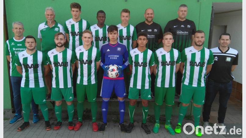 Der FC Weiden-Ost baut auf Neuzugänge aus der eigenen Jugend und auf Rückkehrer: (von hinten links) Abteilungsleiter Marcus Meier, 1. Vorsitzender Franz Bäumler, Paul Scherm, Maba Kanté, Johannes Roll, Trainer Markus Bauer, Co-Trainer Alexander Lache; (vorne von links) Steven Bahr, Stefan Heisig, Tom Griesbeck, Leandro Ehring, Mohammed Assaidi, Mirko Griesbeck, Dominik Forster, Trainer Peter Kämpf. gil