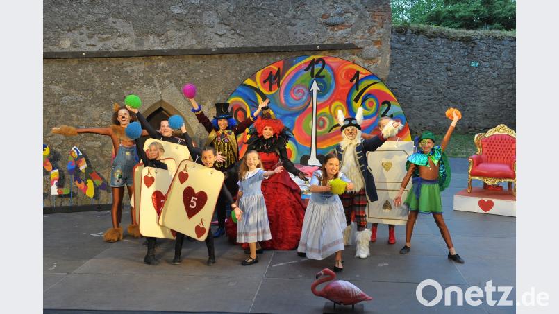 Die Kür eines jeden Schauspielers: Die Mädchen und Jungs des „Jungen LTO“ zeigen beim diesjährigen Familienstück „Alice im Wunderland“, was sie draufhaben. Und das ist einiges. Jochen Schwab/LTO