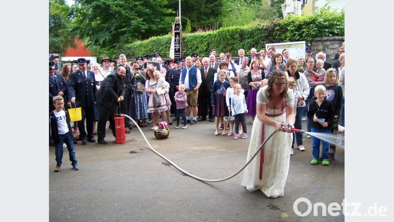 Nach der Kirche heißt es gemeinsam für Druck sorgen und treffen. rrd