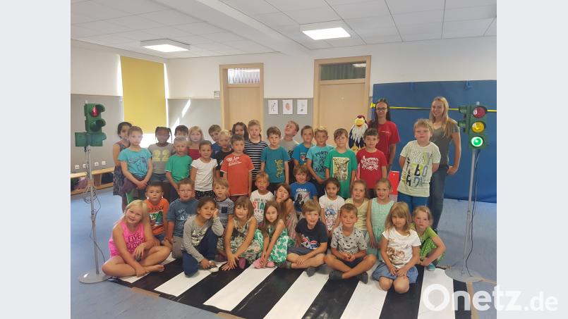 Die Kinder der Vorschule und der ersten Klassen aus Nabburg und Diendorf nahmen am Verkehrssicherheitsprogramm im Kindergarten St.Angelus teil. cfd